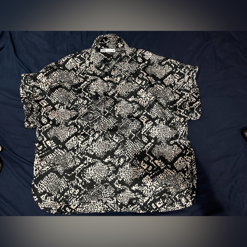Black & White Snake-Print Short Sleeve Button-Up Top